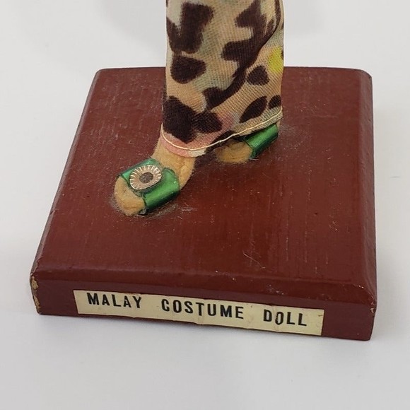 Vintage Malay Costume Doll - Picture 5 of 8